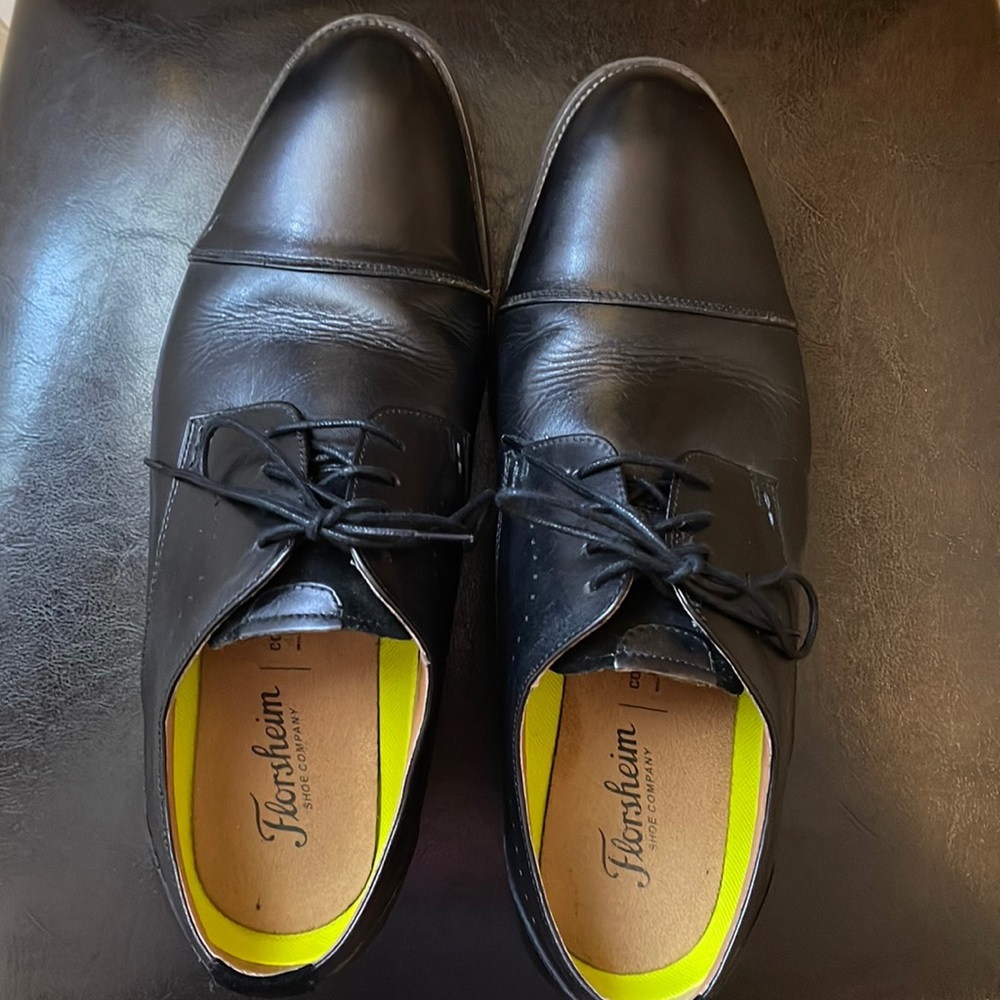 Man shoe size 9 1/2